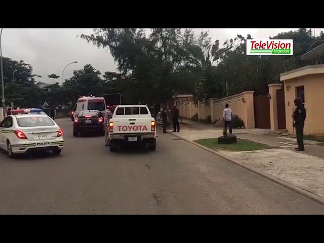 Police laying siege on the convoy of the Deputy Senate President Ike Ekweremadu at the Apo Legislative Quarters.