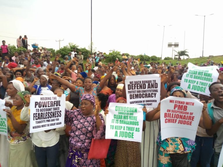 Heavy protest rocks Lagos over suspension of Onnoghen as Nigerians salute Buhari’s courage