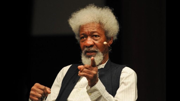FAKE NEWS: GROUP ATTACKS SOYINKA FOR ‘SUPPORTING BUHARI, ATTACKING OBASANJO