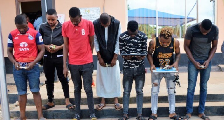 IBADAN YAHOO BOYS UNLEASH ATTACK DOGS ON EFCC OPERATIVES