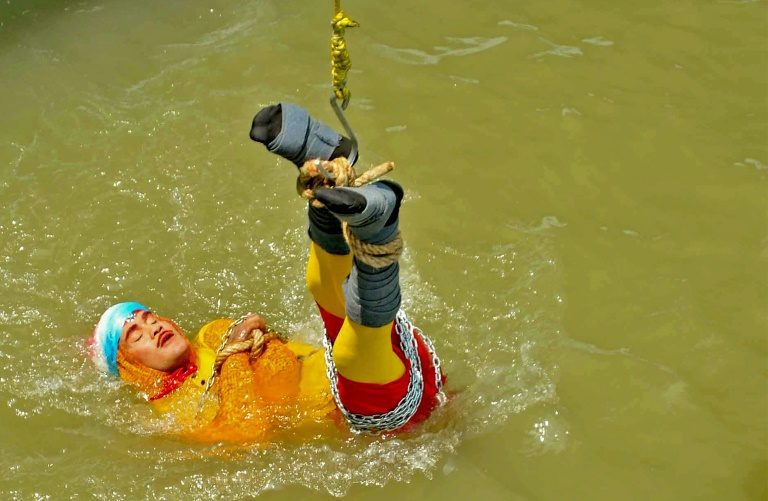 Indian Houdini drowns after ‘magic’ act goes wrong