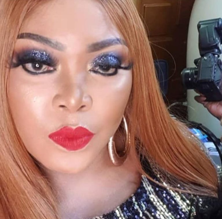 ‘Stay-off my DM’ – Lady behind viral bleaching video warns ‘ignorant’ Nigerians