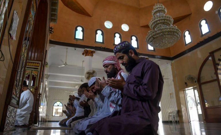 COVID-19: Pakistan to allow mosques prayers in Ramadan