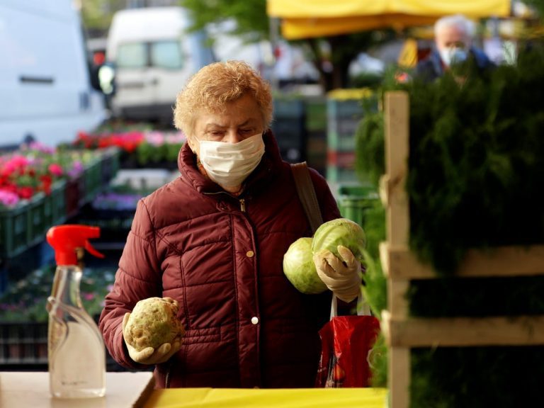 Czech eases lockdown, but extend state of emergency