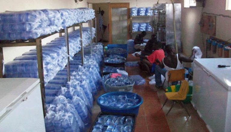 Heat wave: Enugu sachet water hawkers make brisk business