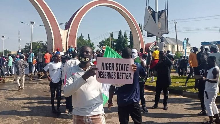 BREAKING: Niger State Youths On The Rampage To avenge The killing Of Two Farmers By Suspected Fulani Herder.