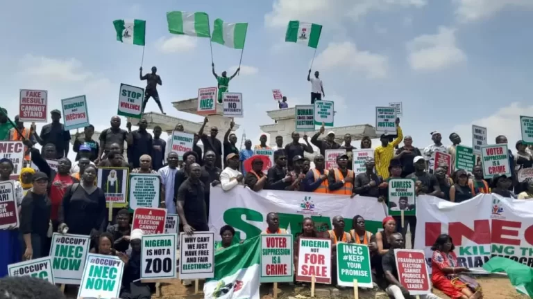 Breaking: Protesters Invade Tribunal, Demand Justice in Ruling on Tinubu’s Victory [Photos]