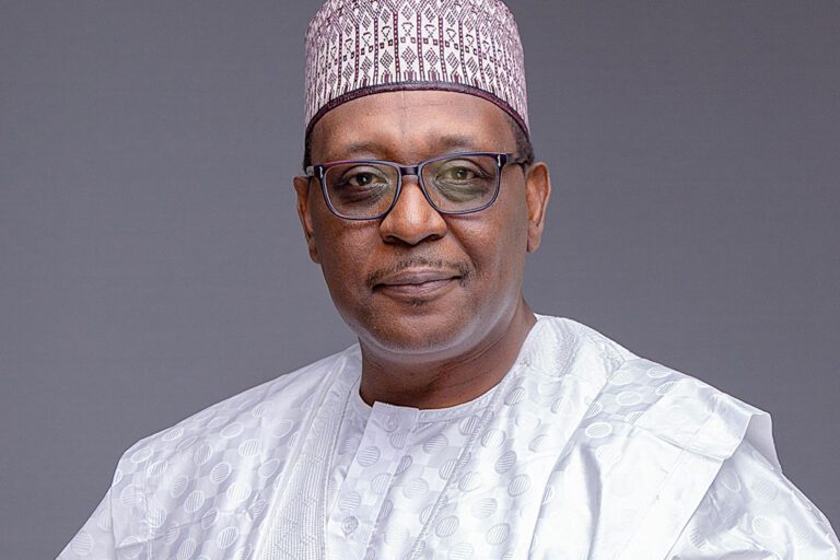 Health minister praises employees’ commitment despite uncertainty