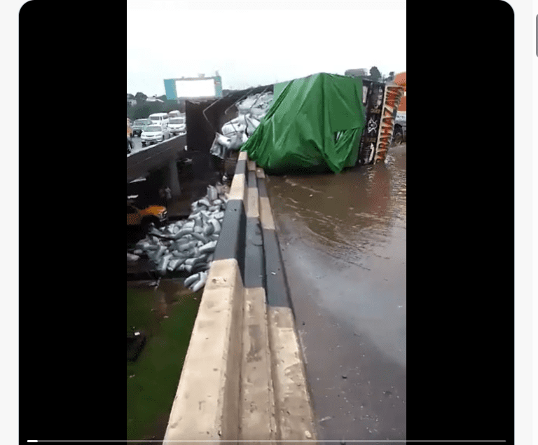 Breaking: Gridlock as heavily loaded truck falls on Lagos bridge