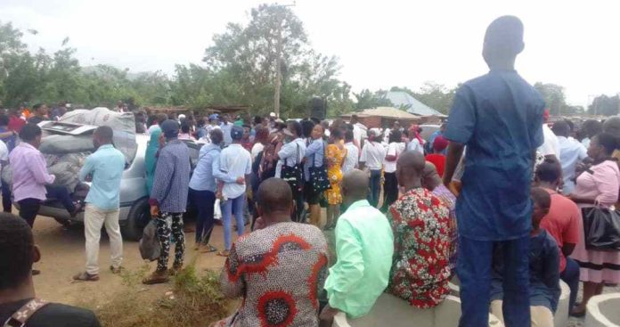 Ekiti poly students, staff protest bad road