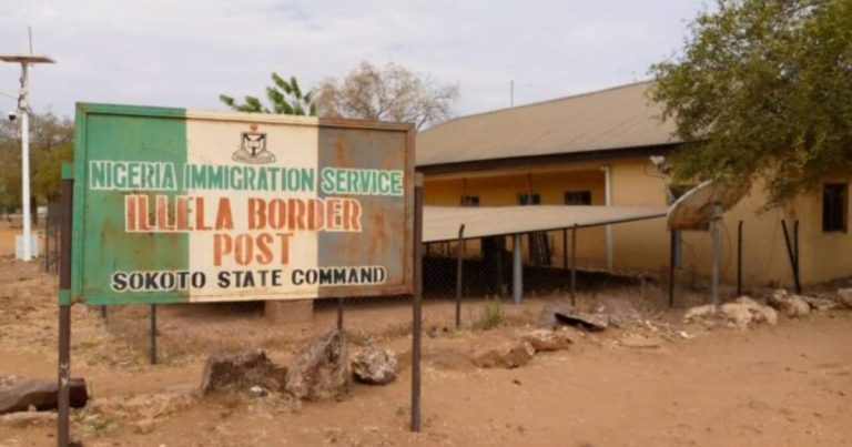 Customs boss inspects Illela border forward of re-opening