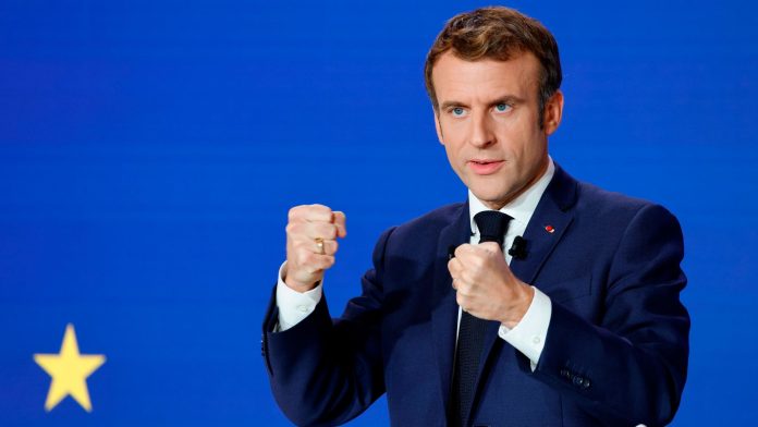 Macron says IS behind Russia attack