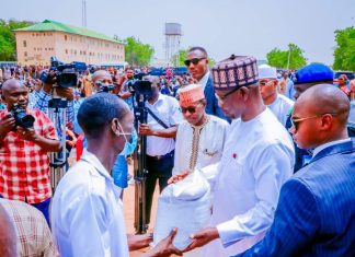 Nasarawa gov distributes palliatives to students