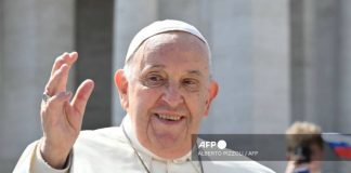 Pope skips sermon, prays for Moscow attack victims