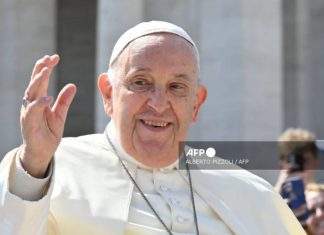 Pope skips sermon, prays for Moscow attack victims