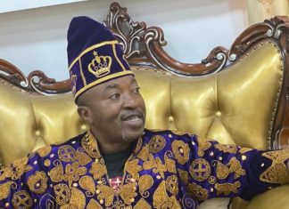 Rich Nigerians guilty of hoarding dollar, says Osun monarch