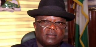 Umahi warns contractors against shoddy road repairs