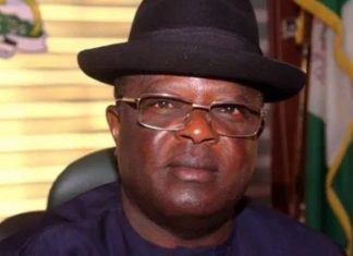 Umahi warns contractors against shoddy road repairs