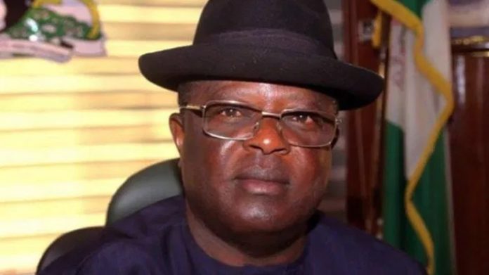 Umahi warns contractors against shoddy road repairs