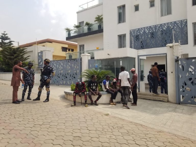 Protesters storms Maitama Over ‘Illegal’ Enforcement by NNPC Staff, Asabe Waziri, Police, FCT Court Officials
