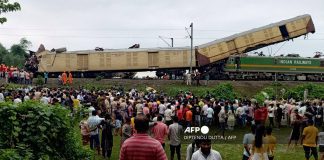 Seven die in Indian train crash