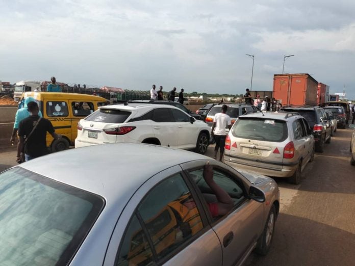 Travellers stranded, fares hiked as truck blocks Lagos-Ibadan Expressway