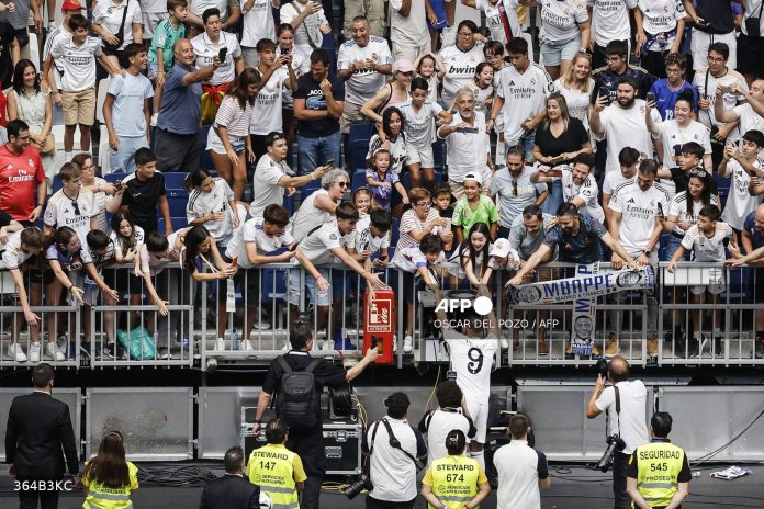 FIFA to probe Argentina players' racist chants