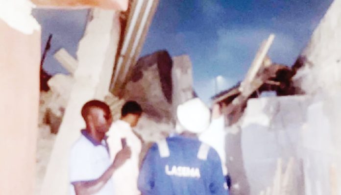 Family escapes death as building collapses in Lagos