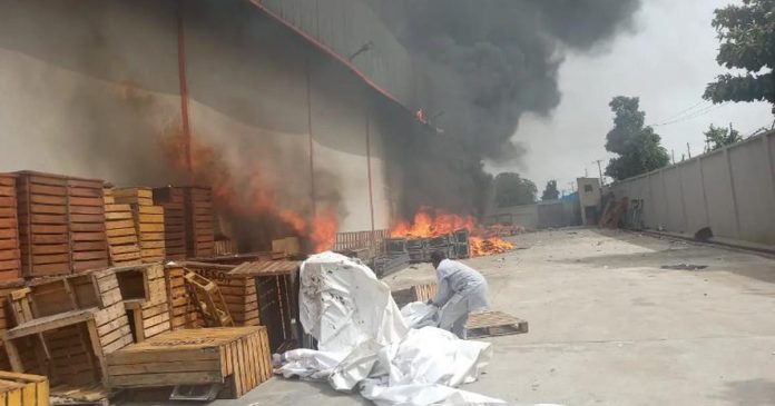 Fire guts Lagos warehouse, destroys goods