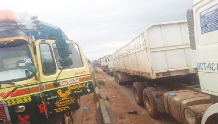 Motorists groan over Asaba-Onitsha expressway gridlock, demand highway repairs