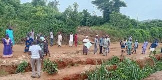 Ogun community protests bad roads