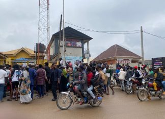 Osun residents protest SIM blockage, cause traffic gridlock