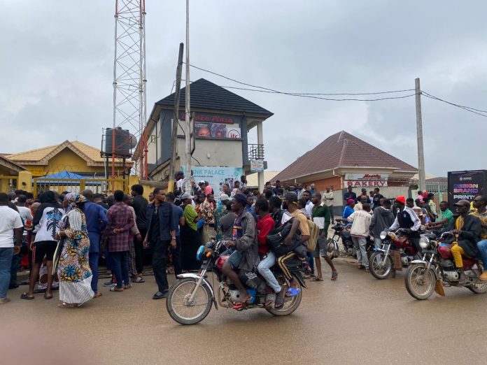 Osun residents protest SIM blockage, cause traffic gridlock