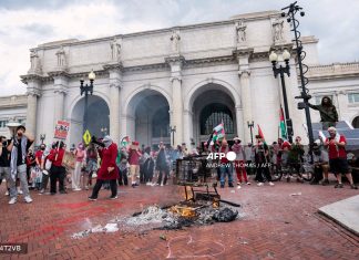 Thousands protest against Israeli PM outside US Capitol