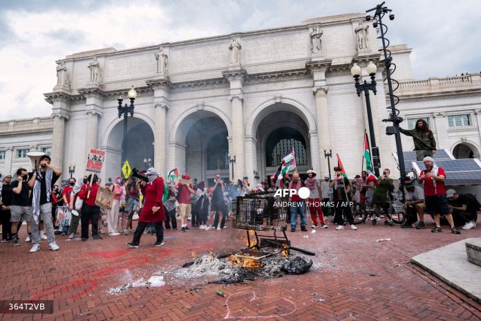 Thousands protest against Israeli PM outside US Capitol