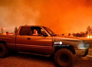 Wildfire displaces 4,000 in North California 