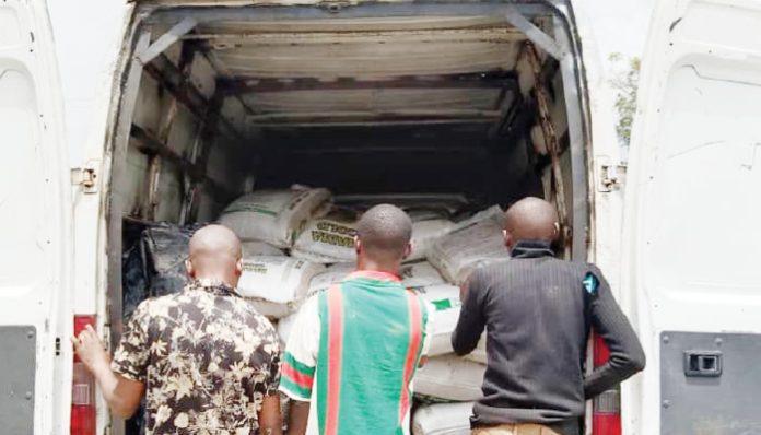 Anxiety as Edo residents loot truckload of rice