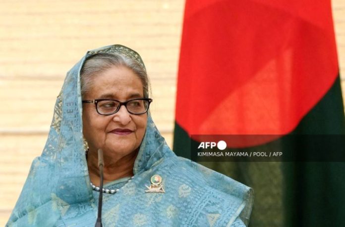 Bangladesh PM flees as protesters storm palace