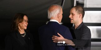 Biden, Harris hug US prisoners released in Russia swap