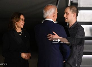 Biden, Harris hug US prisoners released in Russia swap