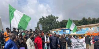 #EndBadGovernanceInNigeria protesters hold Sunday service in Jos