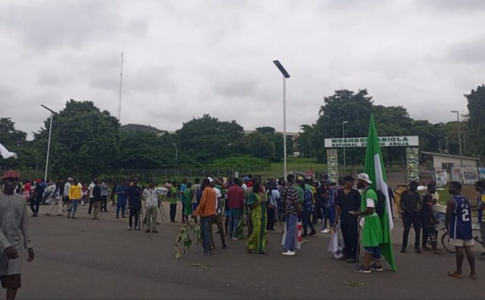 #EndBadGovernanceInNigeria protesters reconvene after tear gas attack in Abuja