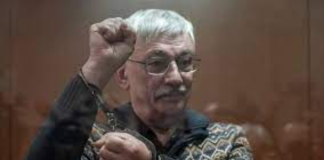 Freed Russian dissident Orlov vows to continue activism