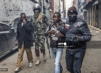 Kenya police fire tear gas at protesters