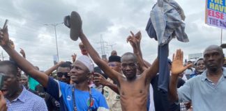 Man strips self naked to protest hardship in Lagos