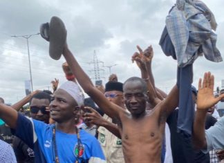 Man strips self naked to protest hardship in Lagos