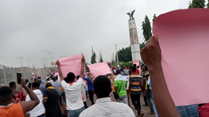 Osun protesters hit Osogbo streets despite rain