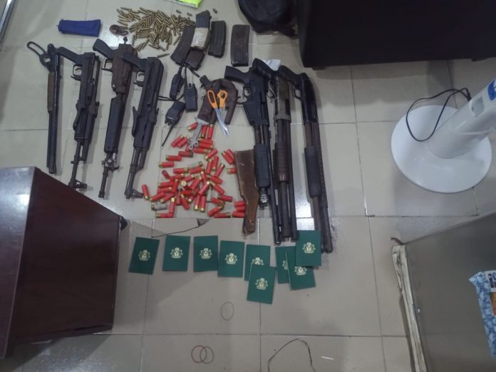 Police arrest two suspects with weapons in Lagos