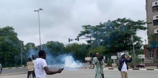 Police fire tear gas at #EndBadGovernanceInNigeria protesters in Kano