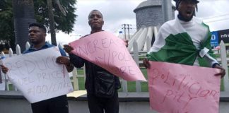 Police fire teargas at protesters, journalist in A'Ibom